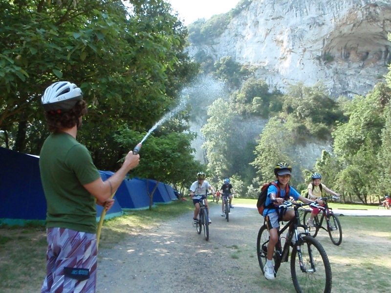 Village Camps International Summer Camp Ard&egrave;che, France 2019-07-26 https://www.villagecamps.com/journals_admin/images/17-8-Cool down.jpg